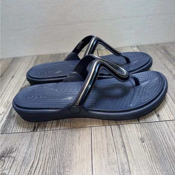 Crocs Sanrah Metalblock Blue Silver Flip Flop Thongs Sandals Women’s Size 10 - Picture 3 of 8